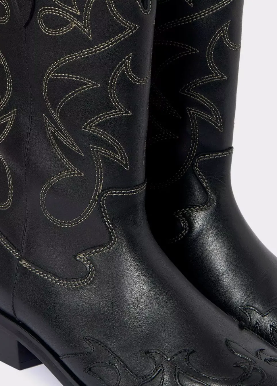 Bota Cowboy Pespuntes Contraste Piel