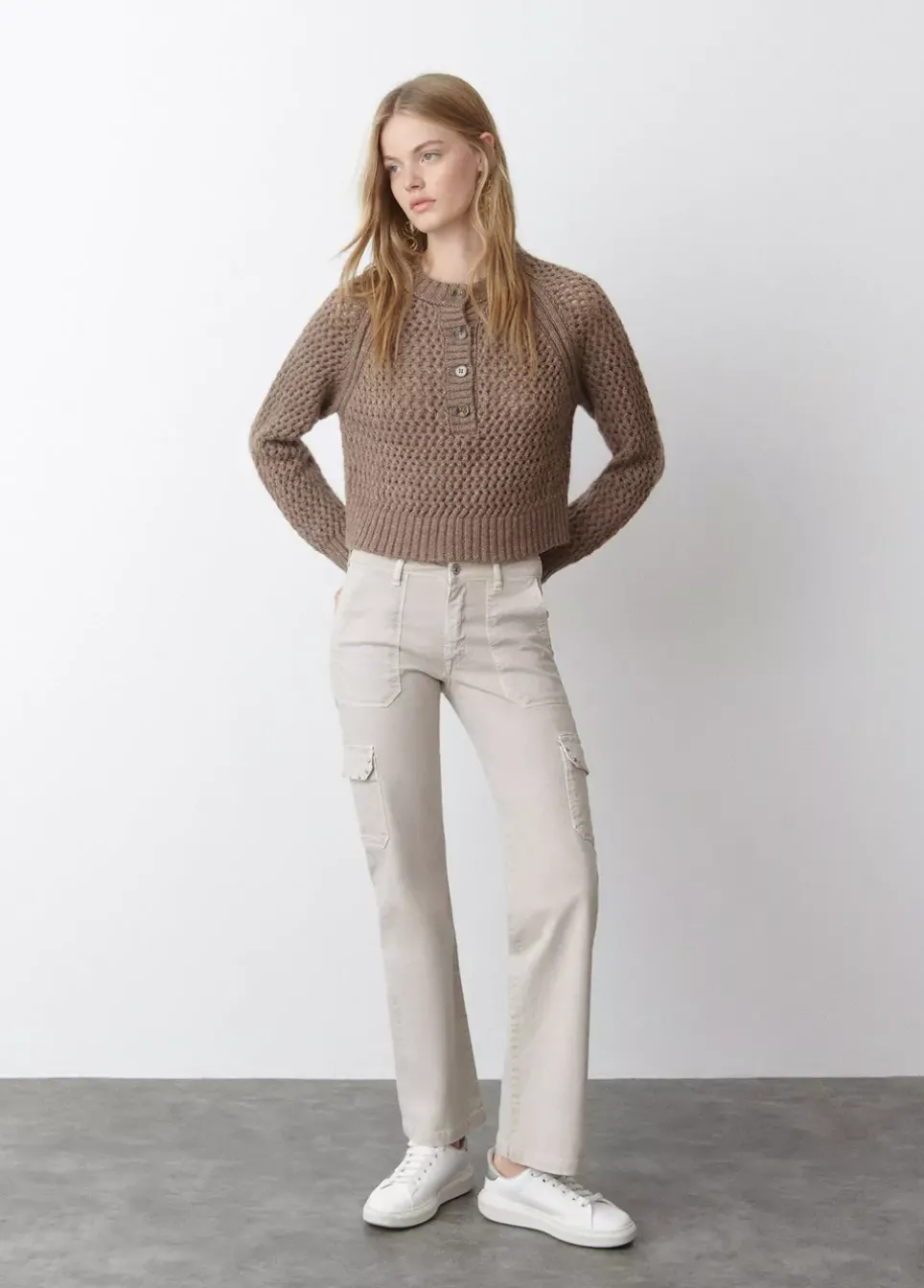 Pantalon Recto Cargo Tachas