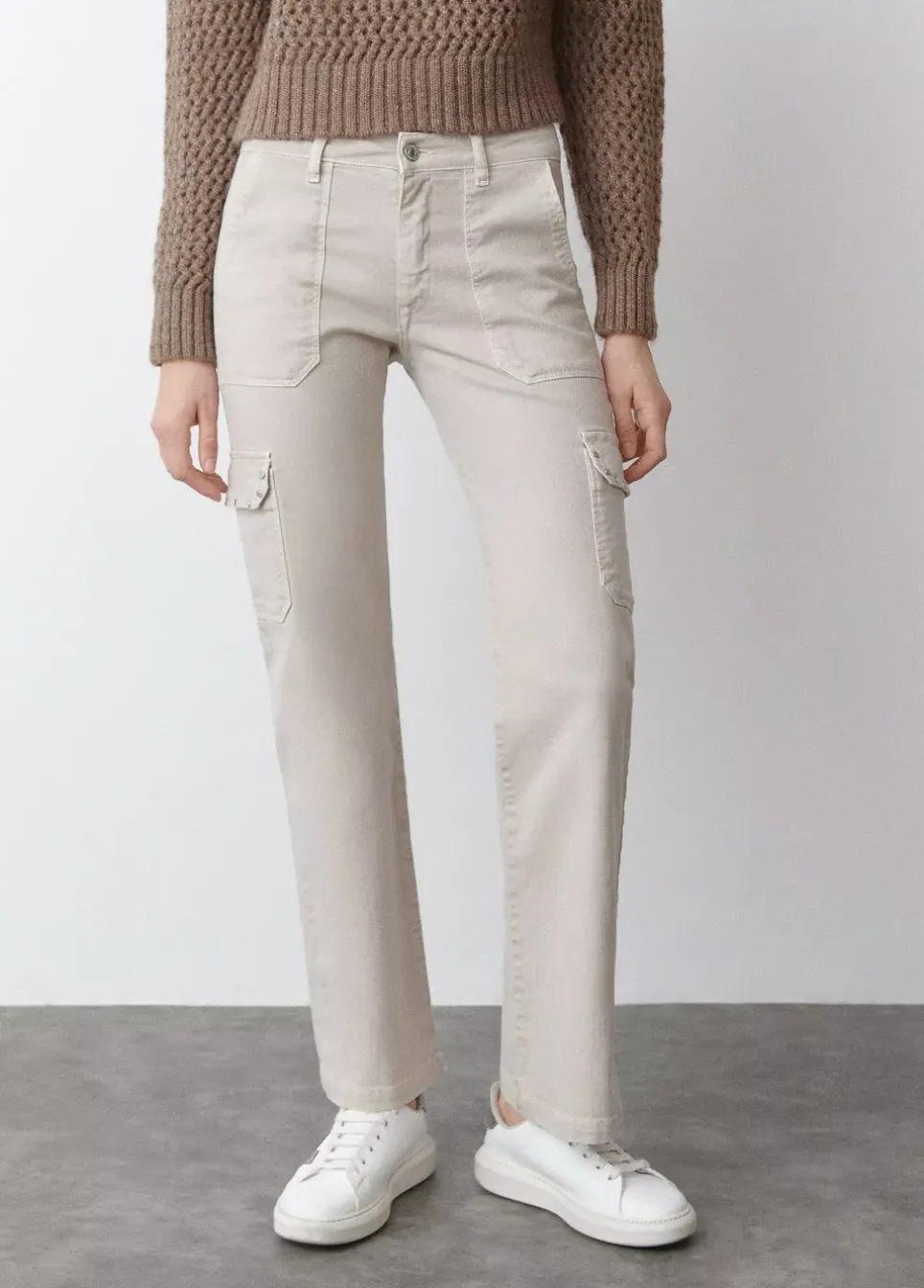 Pantalon Recto Cargo Tachas